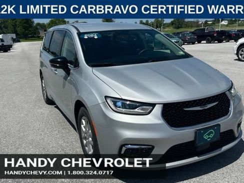 Used 2024 Chrysler Pacifica Touring-L FWD image 1