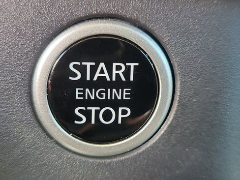 Used 2022 Nissan Rogue S image 26