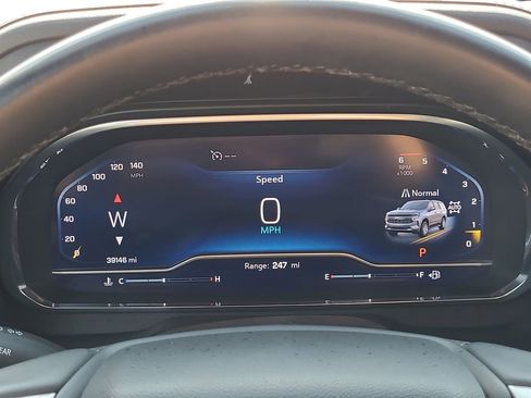 Used 2023 Chevrolet Suburban LT w/ LT Signature Plus Package image 11