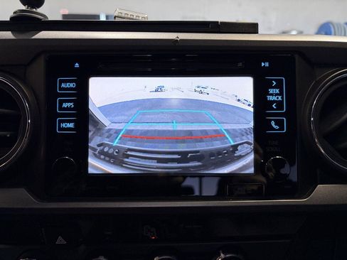 Used 2018 Toyota Tacoma TRD Off-Road w/ Technology Package image 29