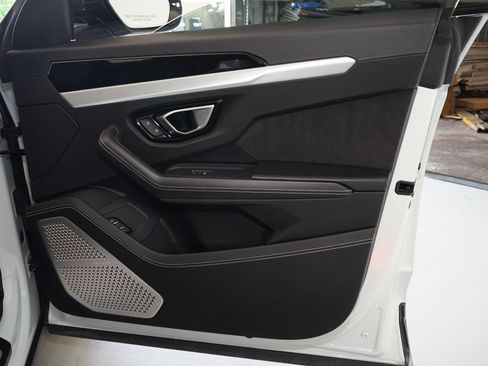 Used 2019 Lamborghini Urus AWD/4WD image 35