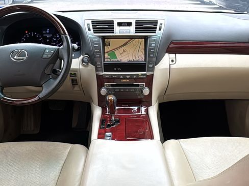 Used 2011 Lexus LS 460 w/ Comfort Pkg image 17