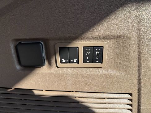 Used 2021 GMC Yukon XL Denali w/ Denali Ultimate Package image 7