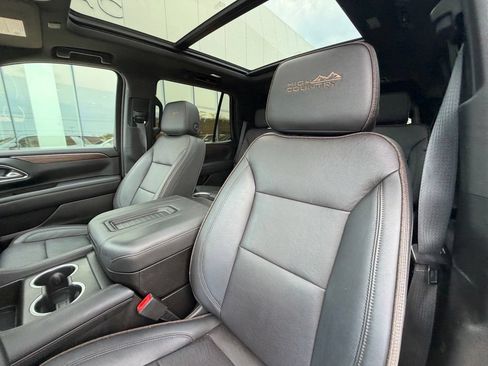 Used 2023 Chevrolet Tahoe High Country RWD image 14