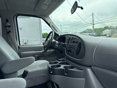 Used 2006 Ford E-350 and Econoline 350 XLT RWD image 24
