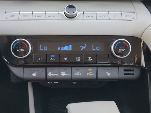 Used 2025 Hyundai Elantra Limited FWD image 21
