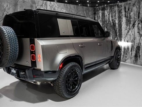 Used 2023 Land Rover Defender 110 X-Dynamic SE image 20