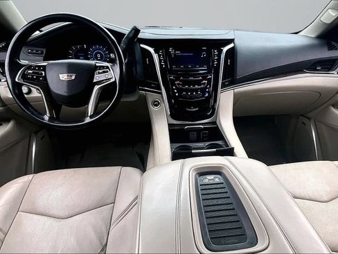 Used 2020 Cadillac Escalade Luxury AWD/4WD image 7