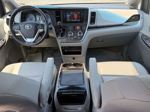 Used 2016 Toyota Sienna XLE w/ XLE Navigation Package FWD image 2