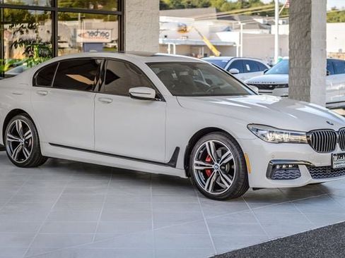 Used 2017 BMW 740i RWD image 4