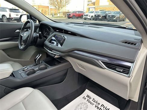 Certified 2023 Cadillac XT4 Luxury w/ Cold Weather Package image 22
