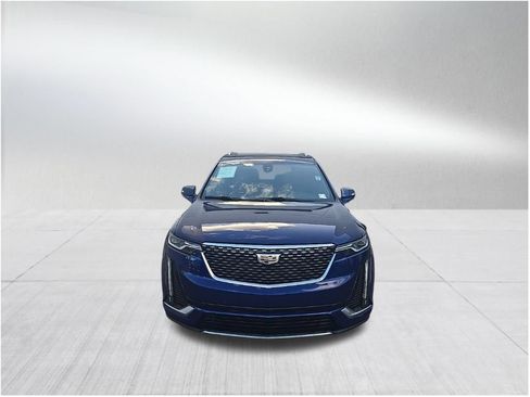 Certified 2023 Cadillac XT6 Luxury image 3