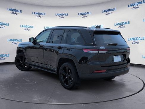 Used 2024 Jeep Grand Cherokee Altitude RWD image 9
