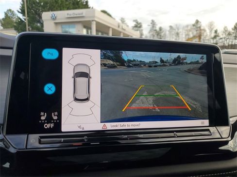 Certified 2025 Volkswagen Atlas Cross Sport SE w/ Panoramic Sunroof Package image 24