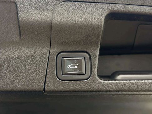 Used 2019 GMC Acadia SLE image 16