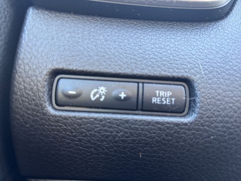 Used 2016 Nissan Rogue SL w/ SL Premium Package image 16