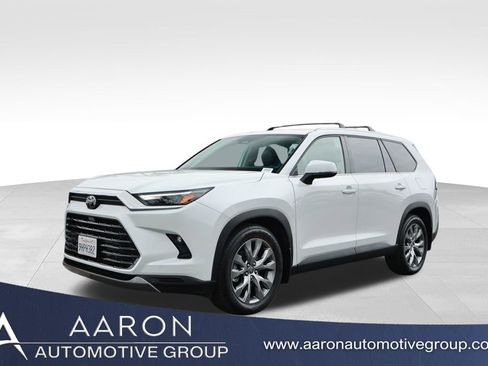 Used 2024 Toyota Grand Highlander FWD image 1