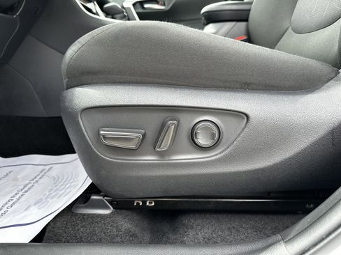 Used 2025 Toyota RAV4 XLE AWD/4WD image 8