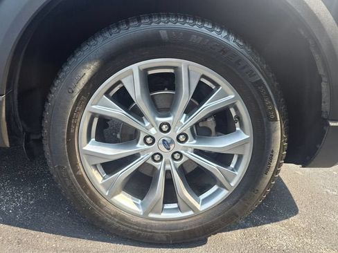 Used 2020 Ford Explorer XLT w/ Equipment Group 202A AWD/4WD image 13