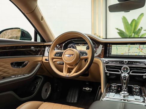 Used 2023 Bentley Flying Spur W12 image 29