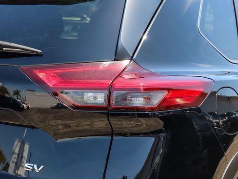Used 2023 Nissan Rogue SV FWD image 6