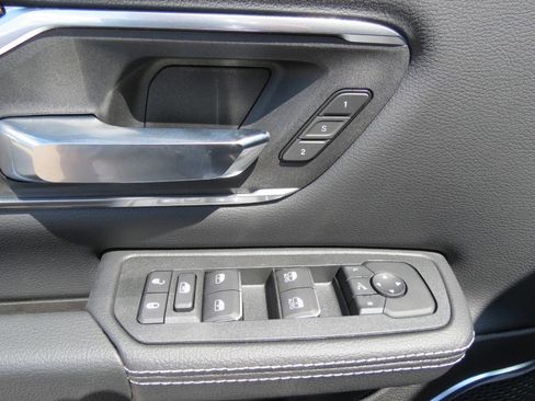 Used 2025 RAM 1500 Laramie w/ Sport Appearance Package AWD/4WD image 10