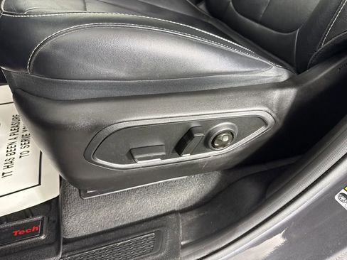 Used 2022 Jeep Grand Cherokee Limited image 12