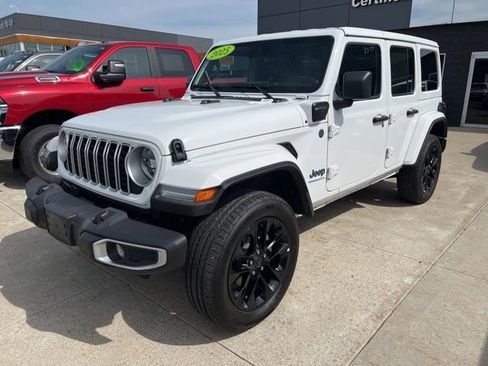 Certified 2025 Jeep Wrangler Unlimited Sahara w/ Safety Group AWD/4WD image 3