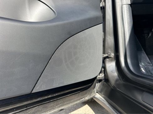 Used 2020 Tesla Model Y Performance image 32