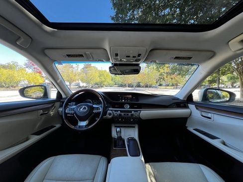 Used 2017 Lexus ES 300h w/ Luxury Package image 31