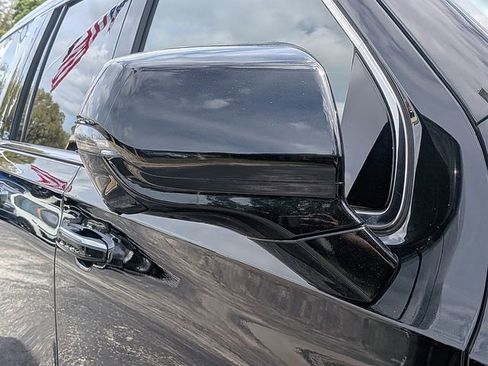 Certified 2025 Cadillac Escalade ESV Premium Luxury Platinum w/ LPO, Floor Liner Package AWD/4WD image 10
