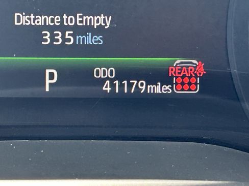 Certified 2025 Toyota Sienna LE FWD image 28