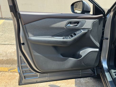 Used 2022 Nissan Rogue SV FWD image 35