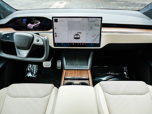 Used 2023 Tesla Model X image 10