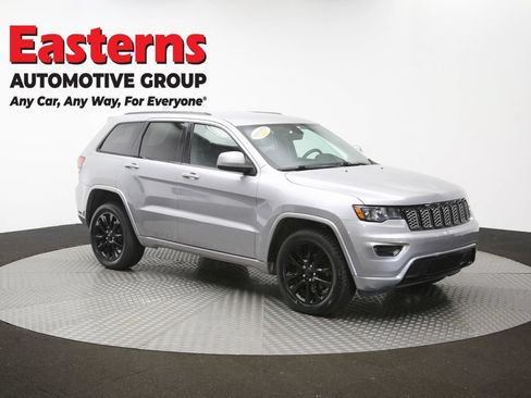 Used 2017 Jeep Grand Cherokee Altitude AWD/4WD image 48