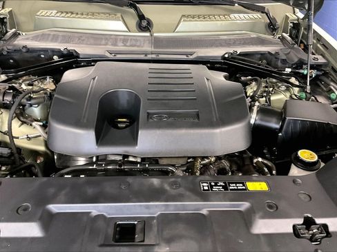 Used 2020 Land Rover Defender 110 SE AWD/4WD image 30