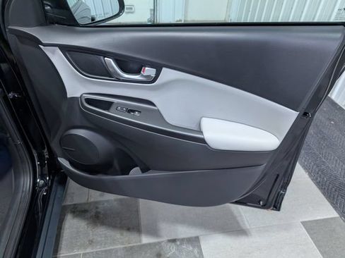 Used 2023 Hyundai Kona Limited AWD/4WD image 28