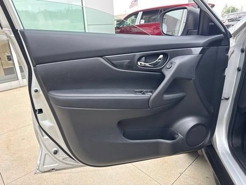 Used 2017 Nissan Rogue SV w/ HEV Premium Package AWD/4WD image 13