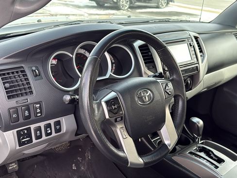 Used 2015 Toyota Tacoma Base image 11