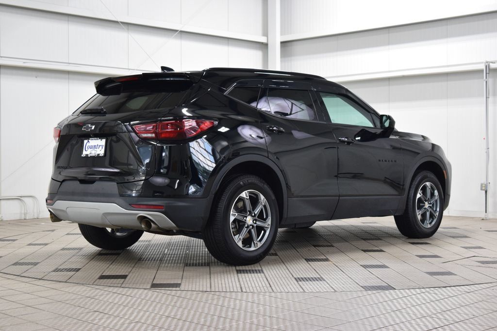 Used 2024 Chevrolet Blazer LT w/ Convenience Package FWD image 8