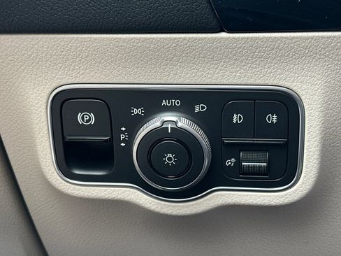 New 2025 Mercedes-Benz GLA 250 image 33