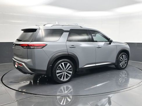 Used 2022 Nissan Pathfinder Platinum w/ Cargo Package image 3