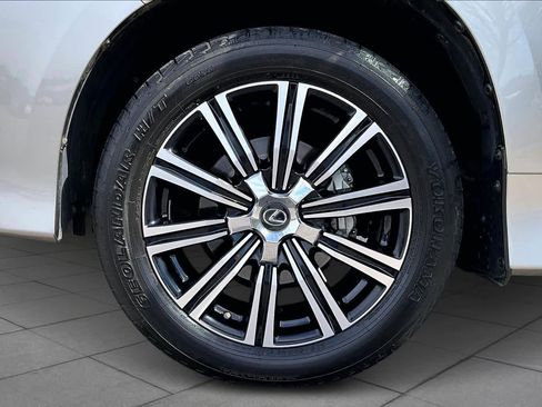 Used 2021 Lexus LX 570 4WD w/ Luxury Package image 11