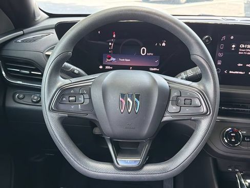 Used 2024 Buick Envista Preferred FWD image 23