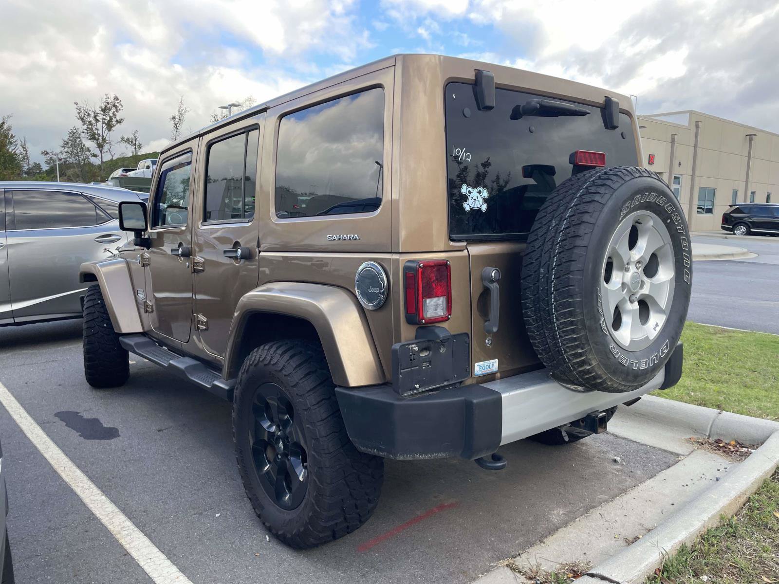 Used 2015 Jeep Wrangler Unlimited Sahara w/ Connectivity Group AWD/4WD image 3