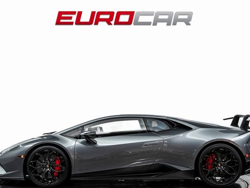 Used 2018 Lamborghini Huracan Performante image 2