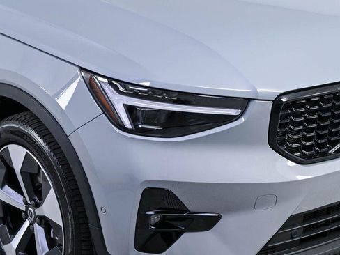 Certified 2026 Volvo XC40 B5 Plus AWD/4WD image 37