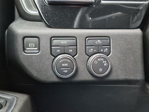 Used 2023 Chevrolet Silverado 1500 LT AWD/4WD image 16