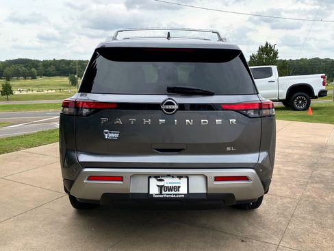 Used 2025 Nissan Pathfinder SL FWD image 5