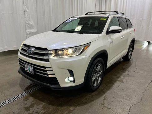 Certified 2019 Toyota Highlander Limited Platinum image 8